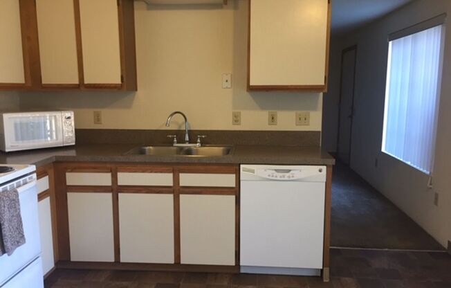 2 beds, 1 bath, 885 sqft, $1,495, Unit 111