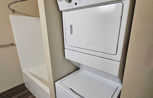 1 bed, 1 bath, 707 sqft, $1,550, Unit 404