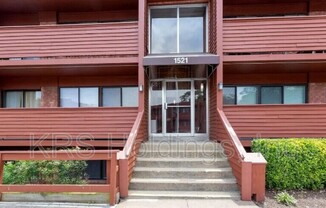 1521 S GEORGE MASON DR