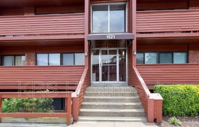1521 S GEORGE MASON DR