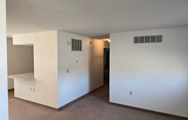 2 beds, 1 bath, 950 sqft, $850