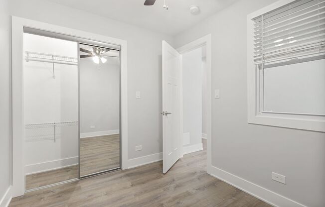3 beds, 1.5 baths, 881 sqft, $2,750, Unit 7070-2S