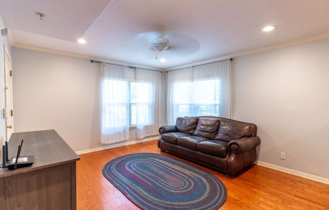 2 beds, 1 bath, $1,650, Unit APARTMENT 2