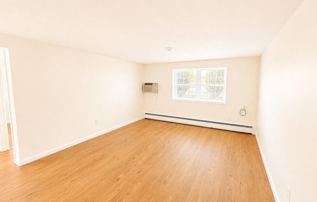 2 beds, 1 bath, 799 sqft, $2,400, Unit L2