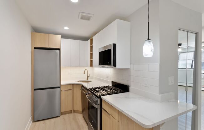 6758 N. Sheridan Rd.