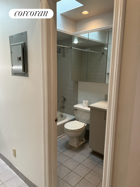 1 bed, 1 bath, $2,650, Unit E