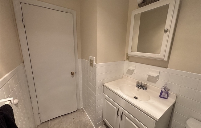 Studio, 1 bath, 700 sqft, $2,495, Unit F