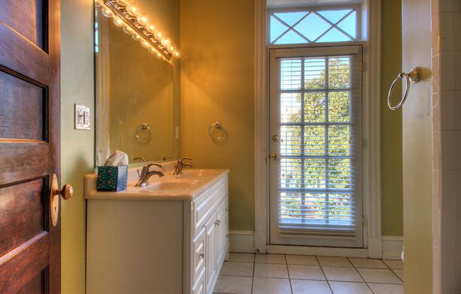 405-411 N Davis Ave
