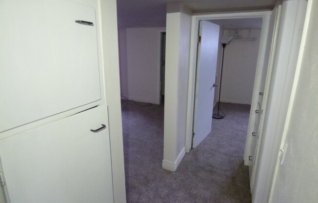 2 beds, 1 bath, $1,100