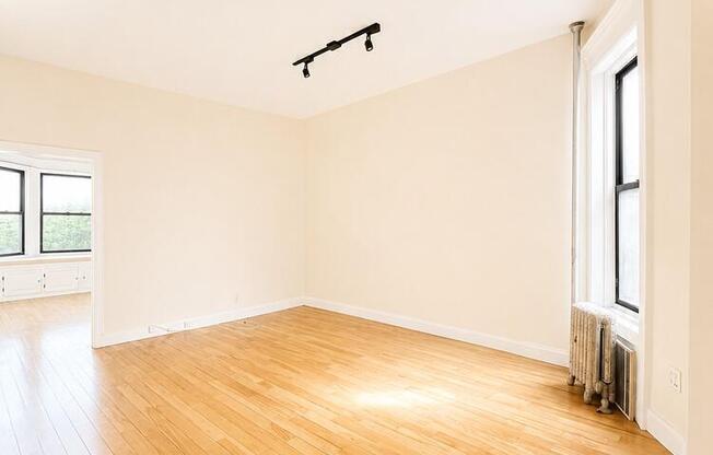 520 W 123 ST