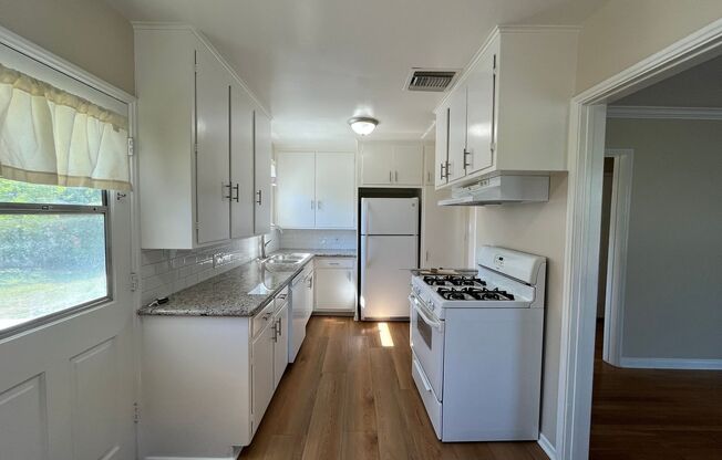 AVAILABLE NOW! 3+2 w/bonus room + appliances included!