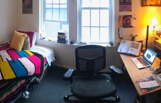 Studio, 1 bath, 298 sqft, $865, Unit 112