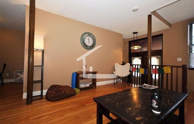 Gorgeous three bedroom, private entrance, Large bedrooms