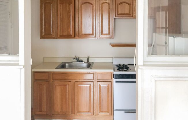 2 beds, 1 bath, 920 sqft, $1,995, Unit 2004-2