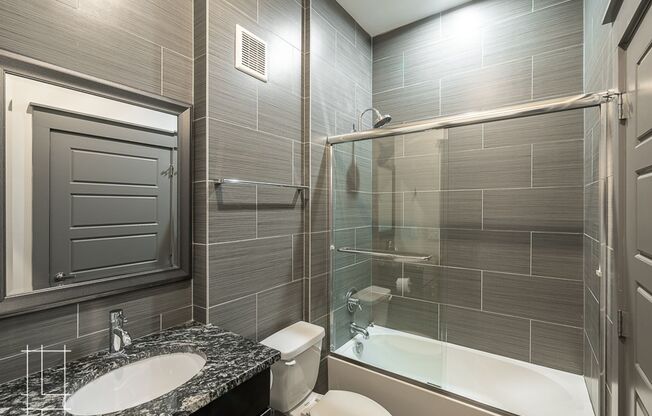 2 beds, 2 baths, $2,300, Unit 727 N. 4th St. Apt. 101