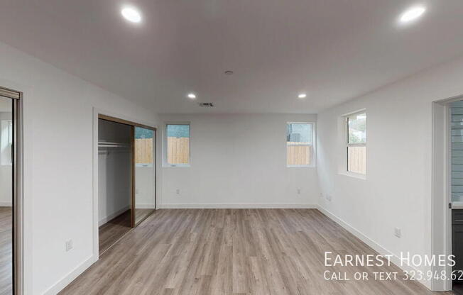 2219 1/2 W CT ST