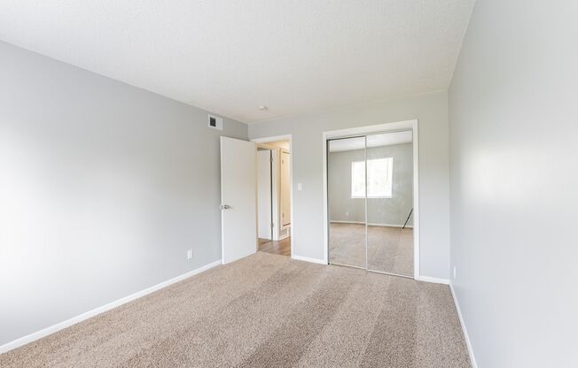 2 beds, 1 bath, 886 sqft, $1,125, Unit 421-25