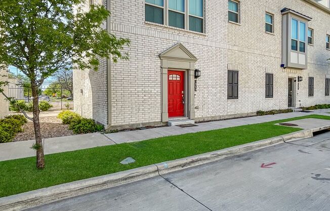 Charming Newly Built Townhome in Prime Location in Arlington, TX