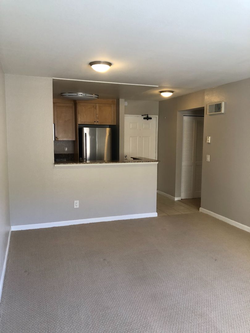 1 BED/1 BATH CONDO NEAR LA JOLLA VILLAGE