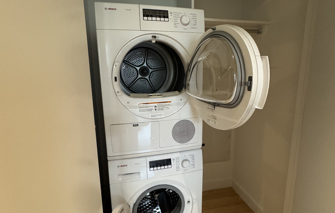 1 bed, 1 bath, $4,100, Unit 8E