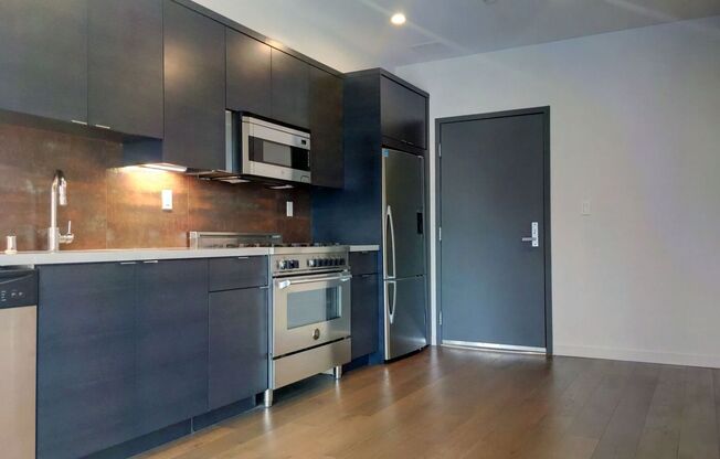 2 beds, 1 bath, $2,950