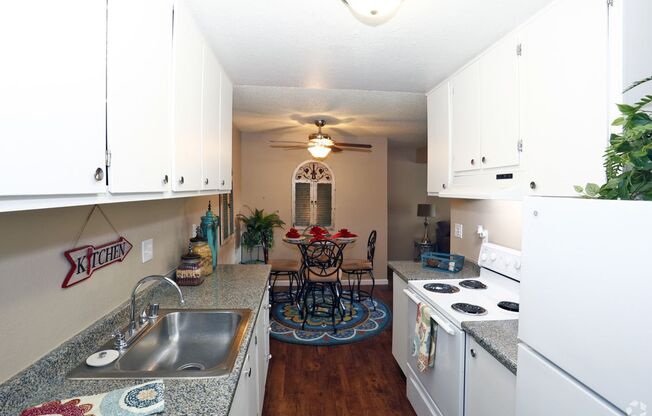 2 beds, 1 bath, 861 sqft, $1,695, Unit 105