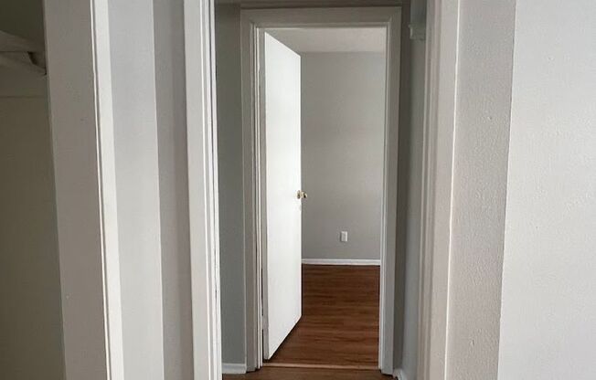 2 beds, 1 bath, 750 sqft, $1,000, Unit K708 - 307 - 109