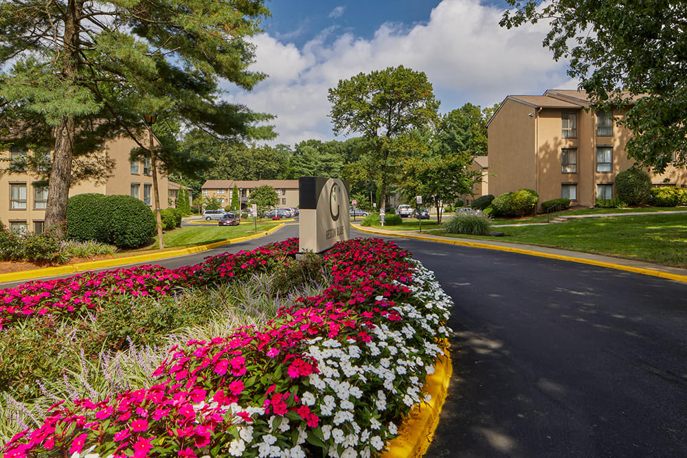 1, 2 & 3 BEDROOM APARTMENTS IN LOVELY RESTON VA