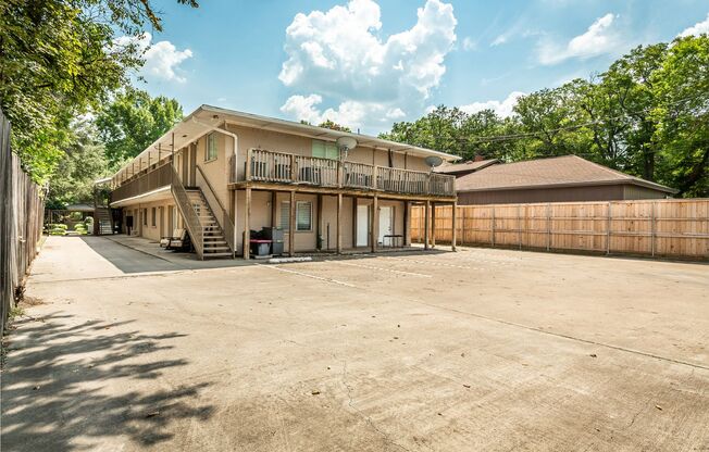 2 beds, 2 baths, $1,200, Unit 5