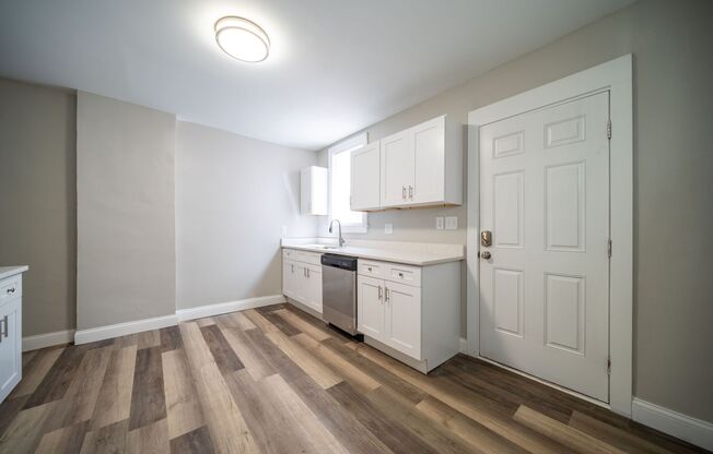 3 beds, 1 bath, $1,495, Unit 701