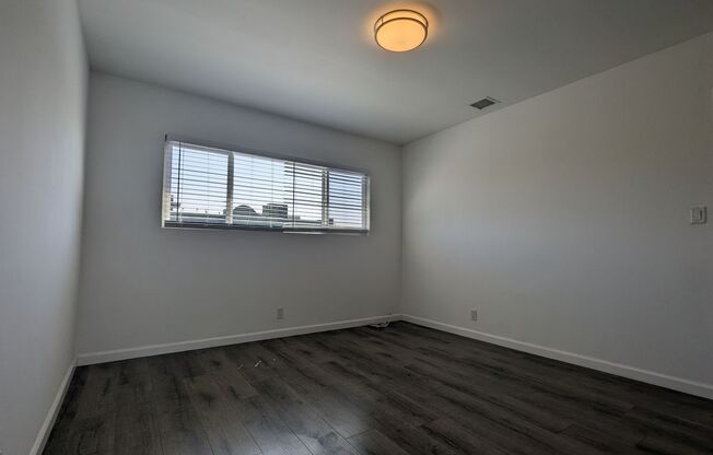 2 beds, 1 bath, 959 sqft, $3,000, Unit 2036 1/2