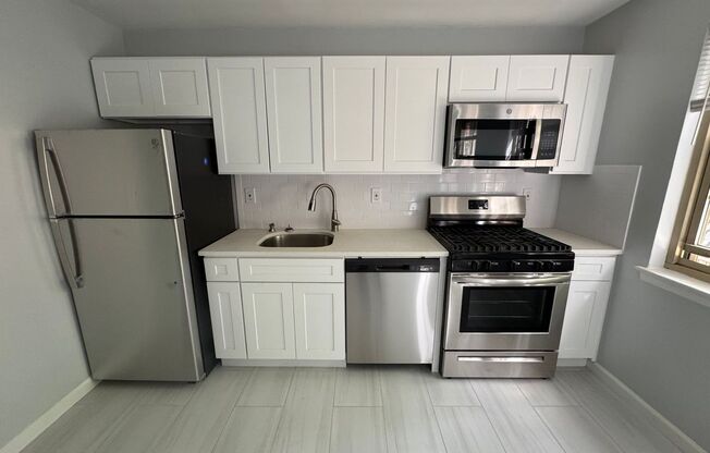 2 beds, 1 bath, 825 sqft, $2,500, Unit S022A