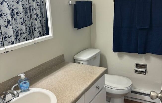 2 beds, 1 bath, $1,650, Unit 64