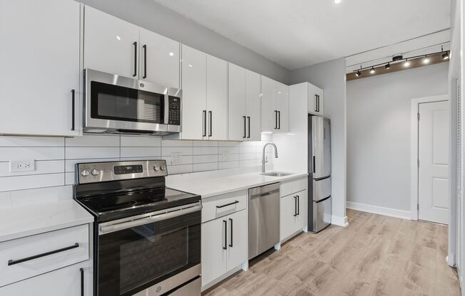 2 beds, 1 bath, 570 sqft, $2,500, Unit 415