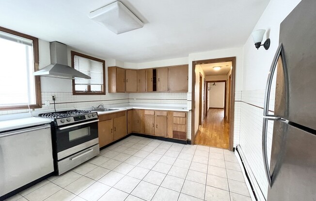 3 beds, 1 bath, $4,650, Unit 1