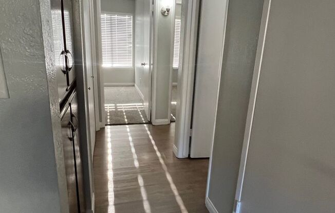 2 beds, 1 bath, 950 sqft, $1,515, Unit 37