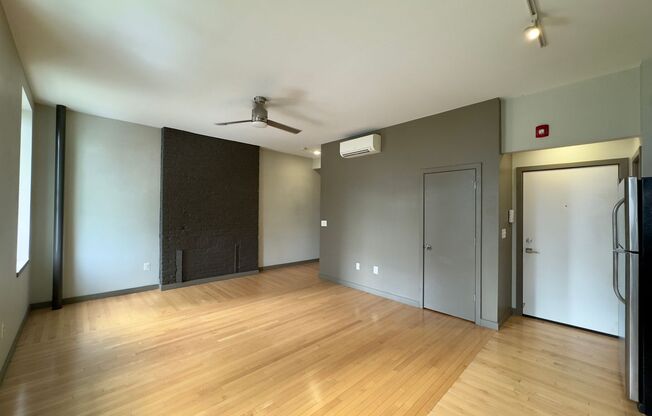 1 bed, 1 bath, 530 sqft, $1,300, Unit 330-10