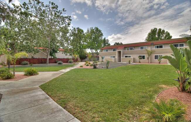 Courtyard With Green Space at Casa Alberta Apartments, Sunnyvale