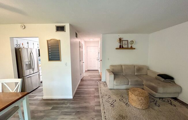 1038 SW 6th Drive Unit A - Pet Friendly!