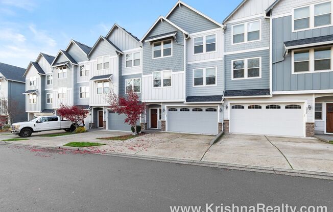 4 Bedroom 3 Bath Upscale Luxury Fishers Landing Townhome