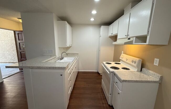 1 bed, 1 bath, 716 sqft, $2,100, Unit F006