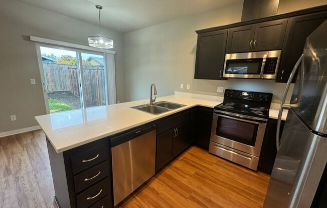 3 beds, 2.5 baths, 1,336 sqft, $2,100, Unit 3619