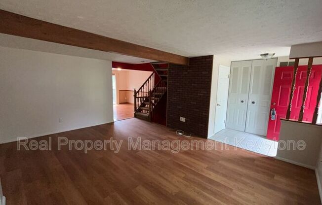 176 W RUSSETS CIR
