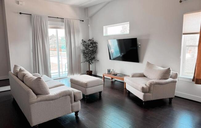2103 ENGELMOHR ST