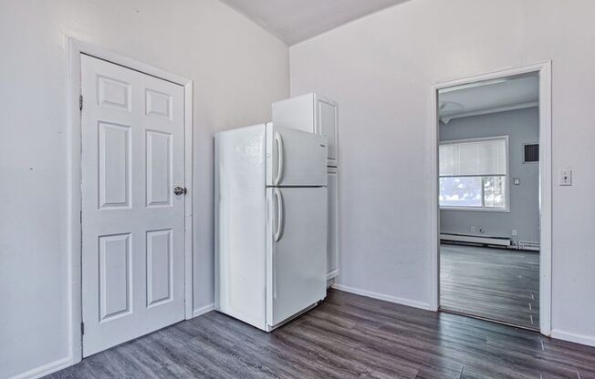 2 beds, 1 bath, $2,300