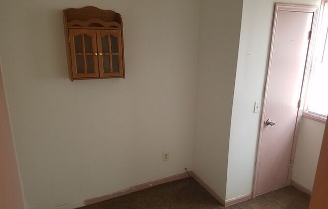 3 beds, 2 baths, $1,199