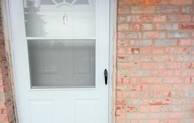 2 beds, 1 bath, 903 sqft, $1,190, Unit E-4