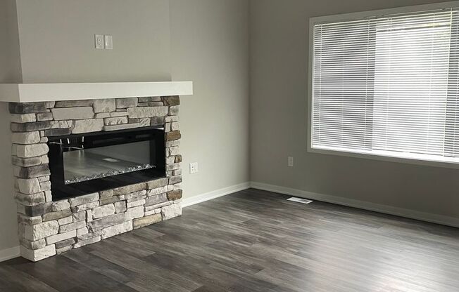 FREE RENT SPECIAL! 3 bedroom 3 bathroom Single-Family Home in Urbandale, IA