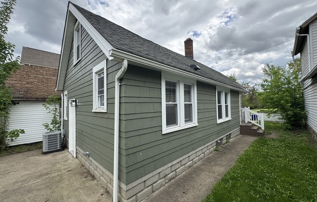2824 YORK AVE
