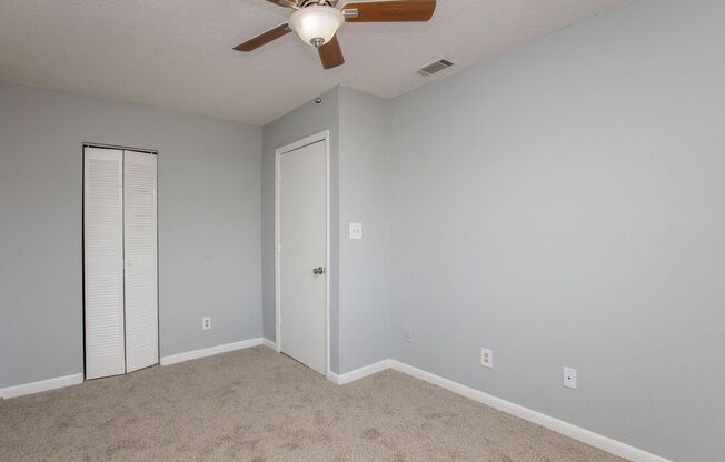 3 beds, 2.5 baths, 1,322 sqft, $950